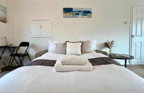 J&J stays 5 bedroom detached house in Peterborough with parking - Photo 20