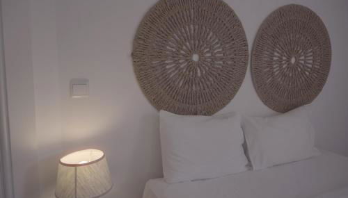 Light & Airy Historic Centre House with Balconies - Photo 4