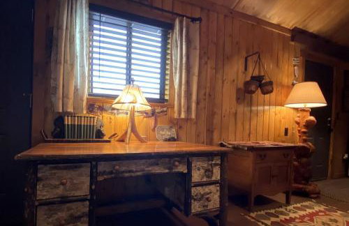 Modest Hickory Log Cabin near Idaho Falls, Perfect for a Family Getaway - Foto 4