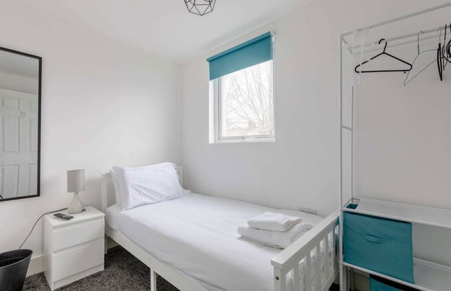 Spacious & Newly Renovated 4BD House East Ham! - Foto 5