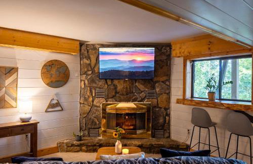 Big Mountain View! Downtown Gatlinburg Chalet Village! Hot Tub! Fan Favorite! AFrame Dreams! Magazine-Featured! Stunning Interiors! Little Green Cabin - Photo 47