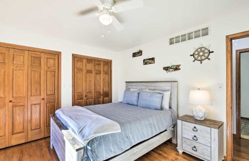 Hot Tub and Shared Dock Lakefront Grove House - Foto 18