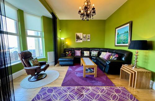 The Beach Front Apartment, Amazing Frontline Sea Views - Foto 33