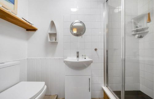 Beach-Style Flat 2 Min Walk to Tolcarne Beach - Foto 15