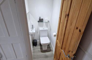 JUNGLE HOT TUB, games room, near eateries, micro brewery, pubs, beauty salons and boutique shops, Argyle, free Netflix, in the heart of Plymouth - Dogs welcome - Hosted by Absolute Accommodation Plymouth - Foto 53