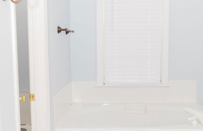 Stately Stradford Home Masters Rental - Foto 25