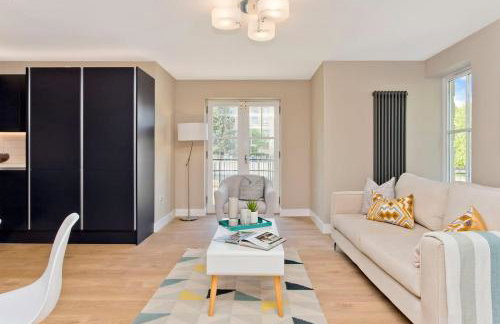 Modern Central 2 Bed Apartment with Parking - Foto 2