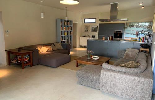 Beautiful restored farmhouse with private pool and gardens - Foto 23