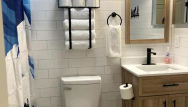 COZY LOON MOUNTAIN ESCAPE - Free shuttle, Pool, Hot tub, River&Mnt Views - Foto 4