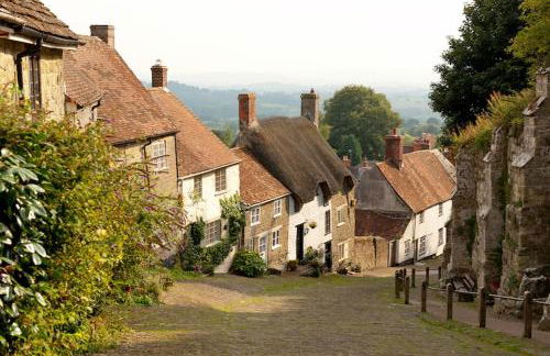 Stylish 1-bed Cottage Escape in Piddlehinton - Photo 36