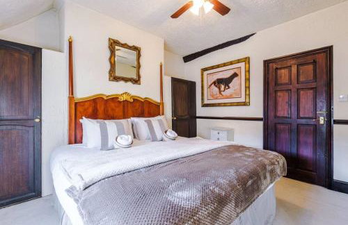 Spacious 5BR Home w/Game Room - Foto 73