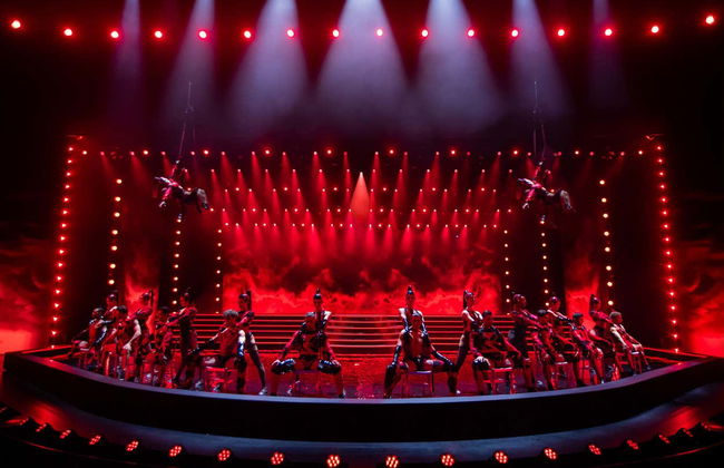 Spettacolo BLINDED by DELIGHT Grand Show nel Teatro Friedrichstadt-Palast - Photo 9