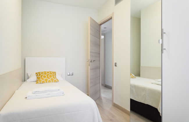 Pineda Be My Guest Castelldefels - Photo 4