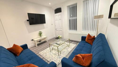 Spacious 4 Bed 4 Bath Stay with Free Parking - Foto 5