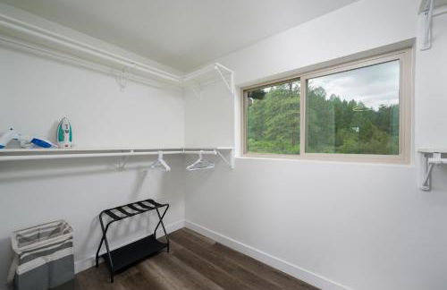 Hot Tub + Views | Cozy Retreat - Foto 27