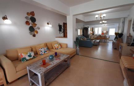 Blue Pastel-cliffside villa, shared pool, wild sandy beach nearby - Foto 22