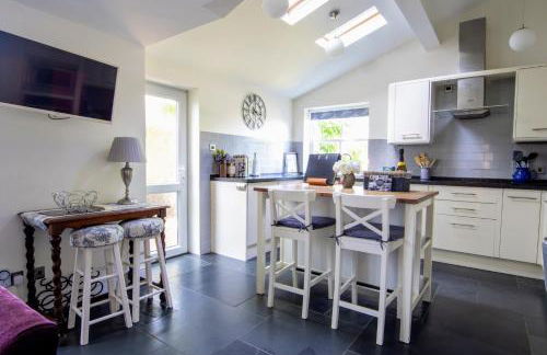Stunning 4 bedroom house in Wadebridge, Cornwall - 2 living rooms and superking beds - Foto 25