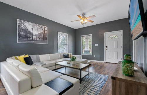 Wonderful 3 Bed 2 Bath House in Heart of YBOR City - Photo 2