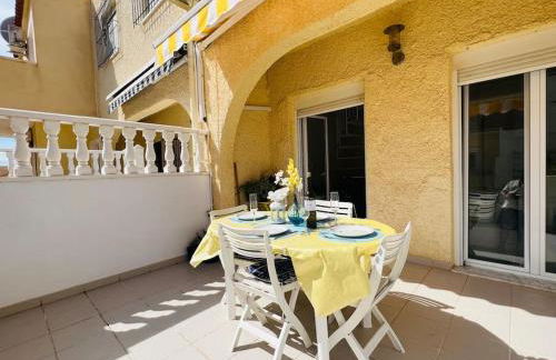 Sunny, South-Facing & Welcoming - Foto 7