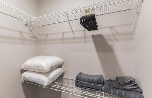 Modern Stay Near Jack Trice Stadium - Walk to ISU - Foto 17