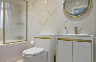 Luxury Harborne Home, Perfect for Contractors & Families 5 Mins from QE & Uni - Photo 10