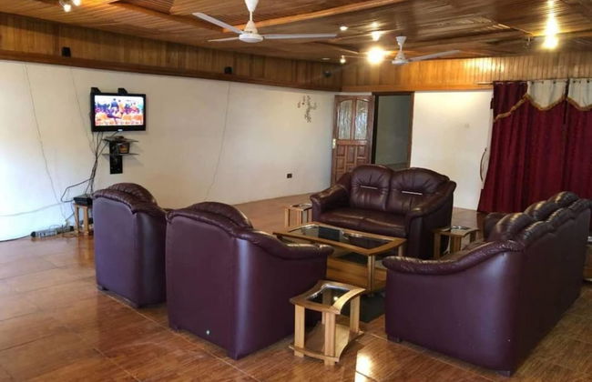 3 Bed House Sleeps 6 - Parking, Wifi, Generator - Foto 15