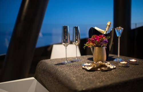 Posh Residence Luxury Suites - Photo 49