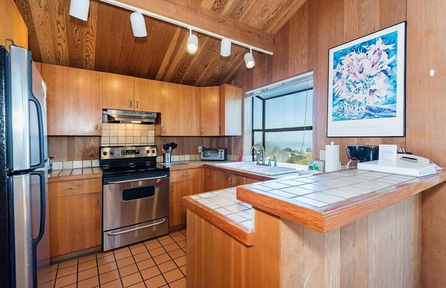 Viglione Fireplace, Hot Tub, & Ocean Views - Photo 6