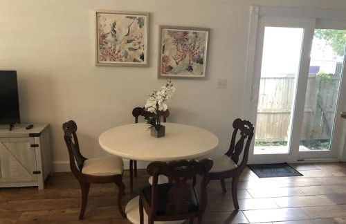 Modern, Upscale, and New Blue Bungalow in the heart of Downtown St Augustine - Foto 8