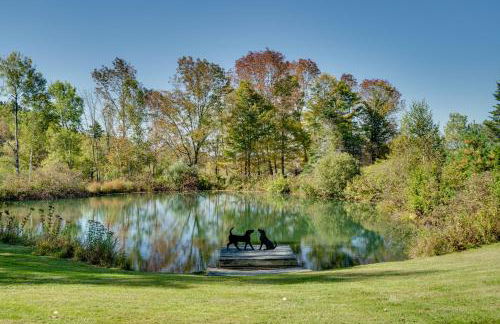 Private Spring-Fed Pond Idyllic Shrewsbury Cabin! - Foto 3