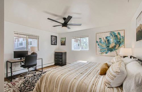 Natural Light, High-Vaulted Ceilings Apartment and Garage - Foto 11