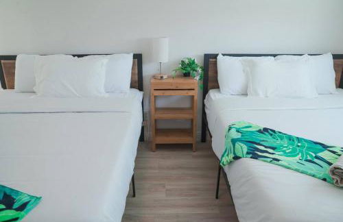 Vegas Hideaway with Jacuzzi & Pool by Strip - Foto 17