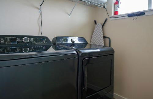 Golf Getaway, Hot Tub, EV Charger, New 2025 Build - Photo 11