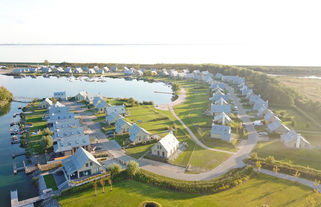 5 bedroom House in Tholen with terrace - Photo 2