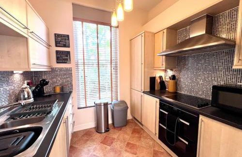 Fabulous 2 bed Historic Ground floor apartment Belper with free car parking next to property - Foto 7