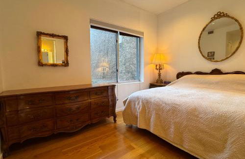 Large and Luxurious in Strivers Row - Photo 20