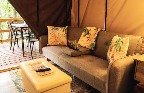 Fabulous West Virginia Glamping Tent - Foto 9