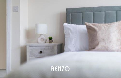 Spacious and Lovely 4-bed Home in Castle Donington by Renzo, Sleeps 6! - Photo 17