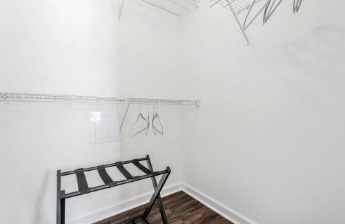 New 4BR 4BA AU Oasis 2 Mins to Downtown & Stadium Sleeps 10 - Foto 42