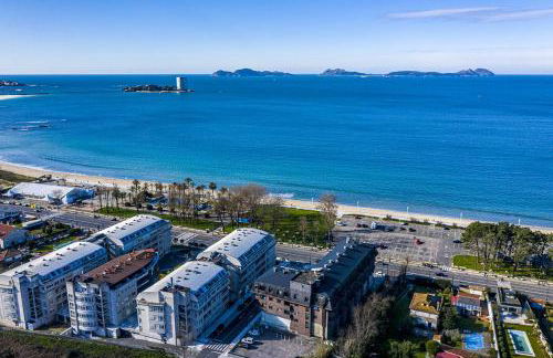 Samil Apartment, primera línea de playa con Wifi y Garaje - Foto 1