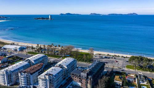 Samil Apartment, primera línea de playa con Wifi y Garaje - Foto 1