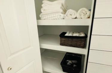 Bright Home for Family and Groups with Patio - Foto 22