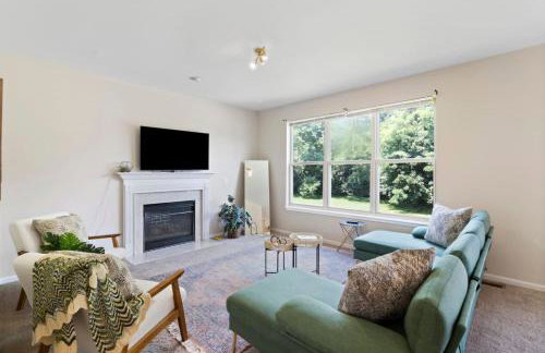 Quiet Suburban Home with Art Deco Flair - Foto 4