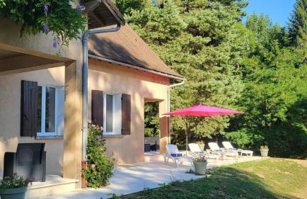 Lovely Modern 6-Bed Retreat Near 3 Swimming Lakes, Perfect for Families - Foto 3