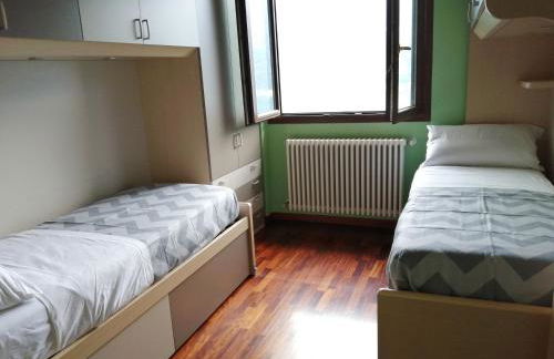 Between mountains and lake - Foto 13