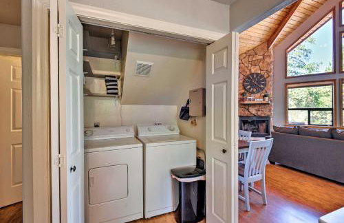 Modern Mountain Chalet Munds Park Retreat with Deck - Foto 16