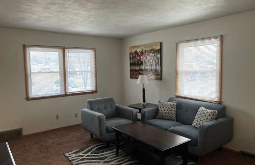 Prime Location Amazing Unit Close to Downtown - 2 queen beds - Photo 2