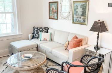 Adorable 1BR Apt. w KING bed 1 m. to square - Foto 1