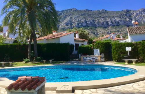 Casa de 2 dormitorios con piscina, 2 terrazas privadas, WIFI, BBQ - Photo 4