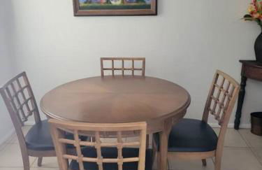 Professor Rousseau's Tiki Hideaway - Foto 10